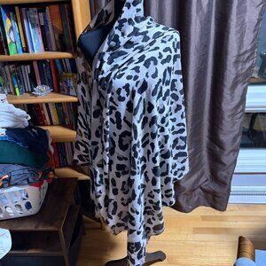 FHC New York Leopard Print Wrap Shawl Gray & Black Lightweight OS